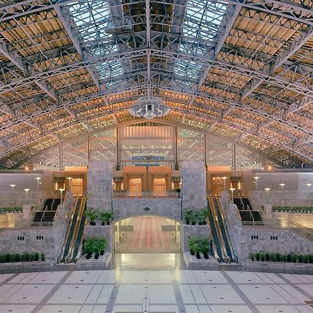 New Season Royals, Airport West Hotel Честър Екстериор снимка