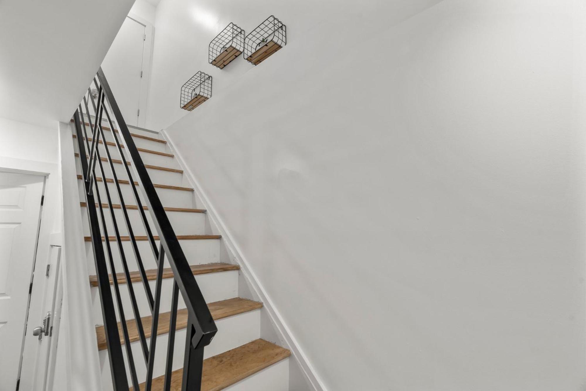 New Season Royals, Airport West Hotel Честър Екстериор снимка