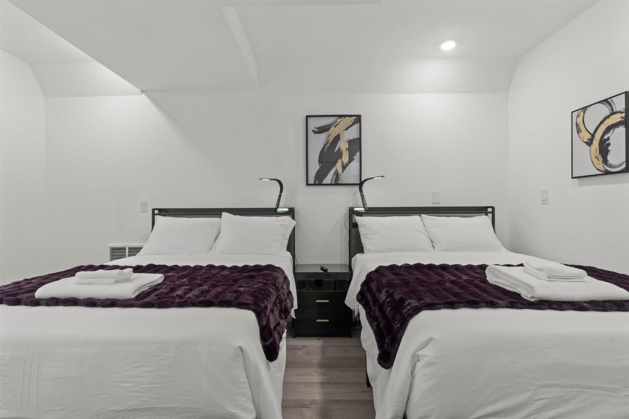New Season Royals, Airport West Hotel Честър Стая снимка